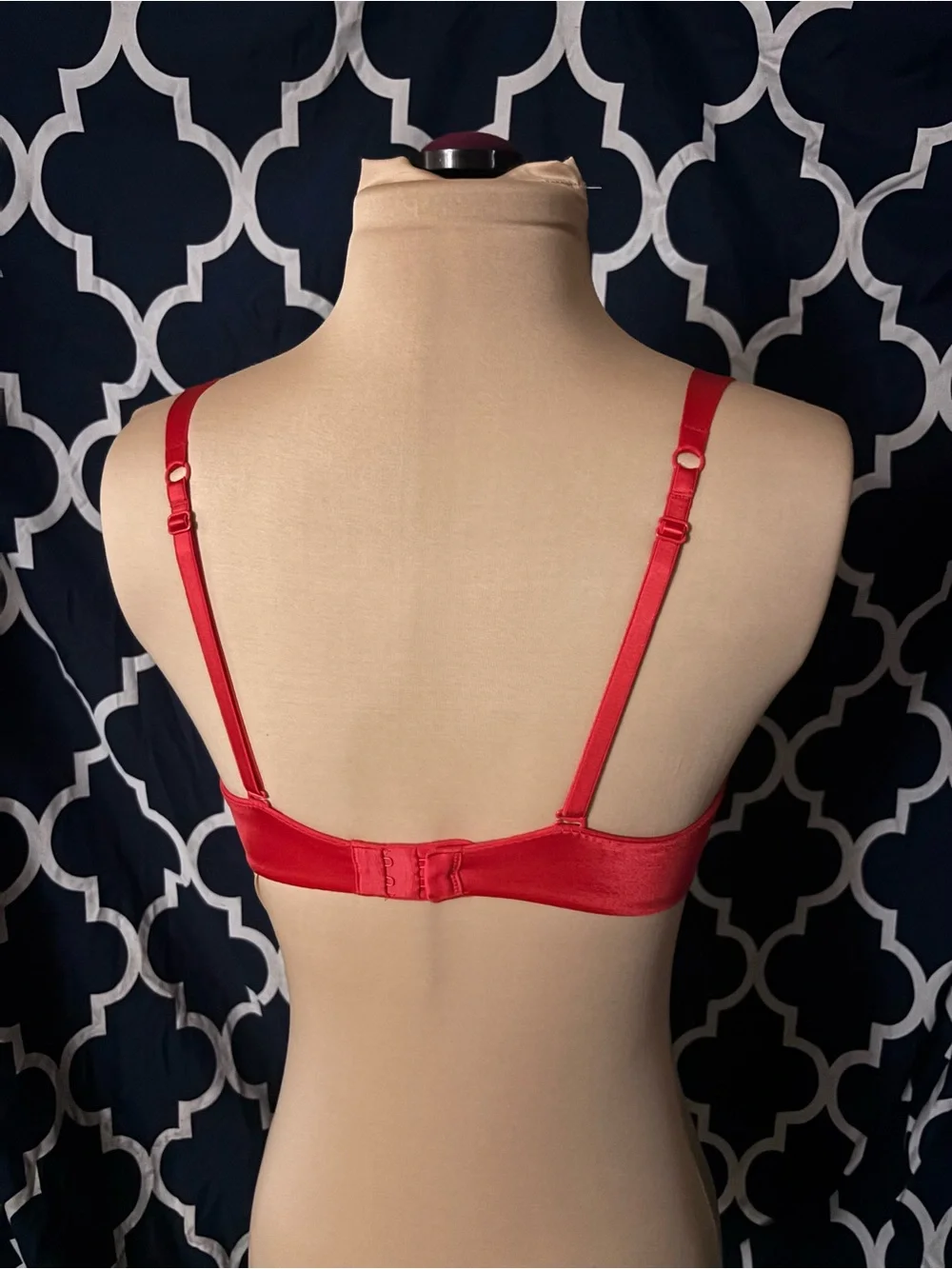 Victoria's Secret Plunge Red Lace Push-Up Bra with Front Tie